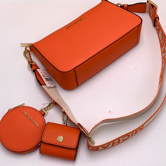 MICHAEL KORS JET SET TRAVEL SMALL SHOULDER CROSSBODY
BAG WITH TECH ATTCHD - Picture 8 of 16